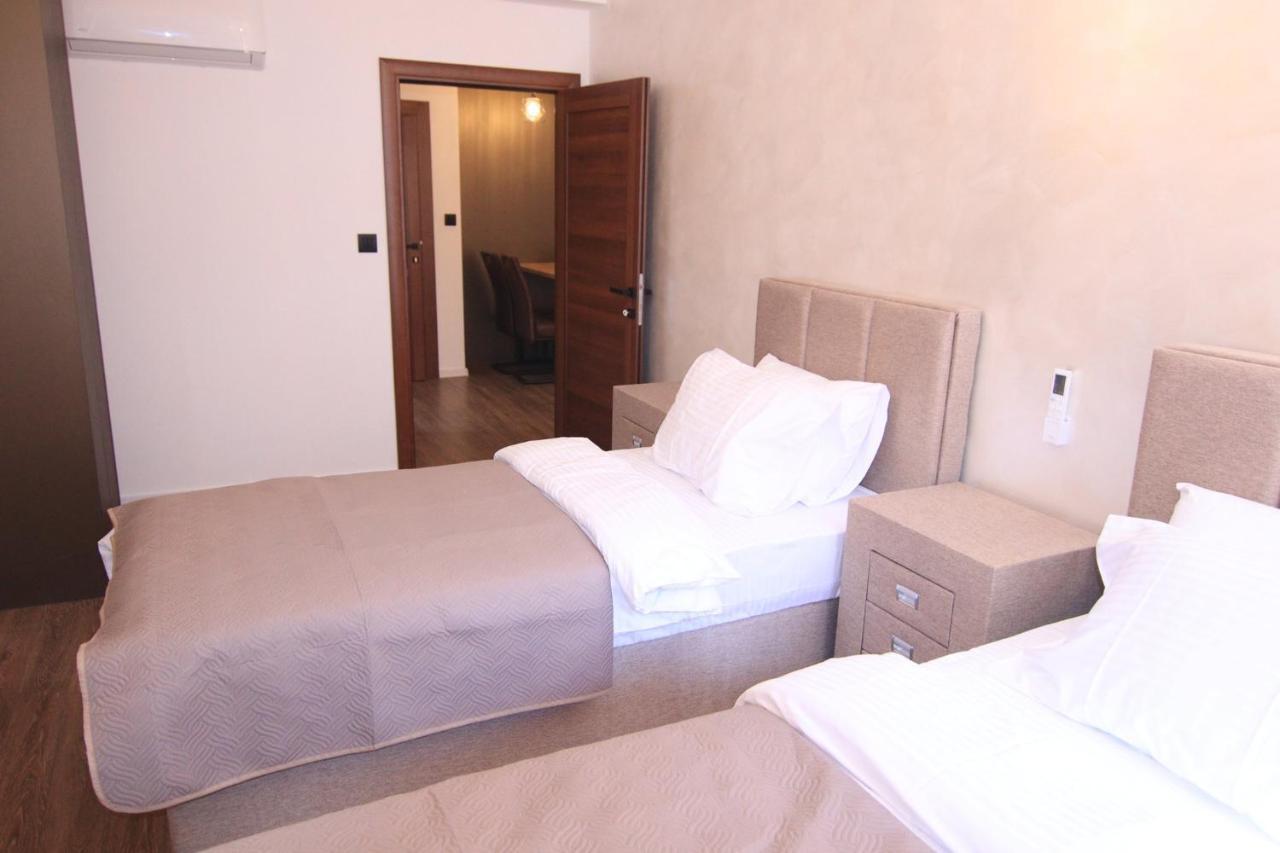 Apartmani Fantasia Τσέτινιε Εξωτερικό φωτογραφία