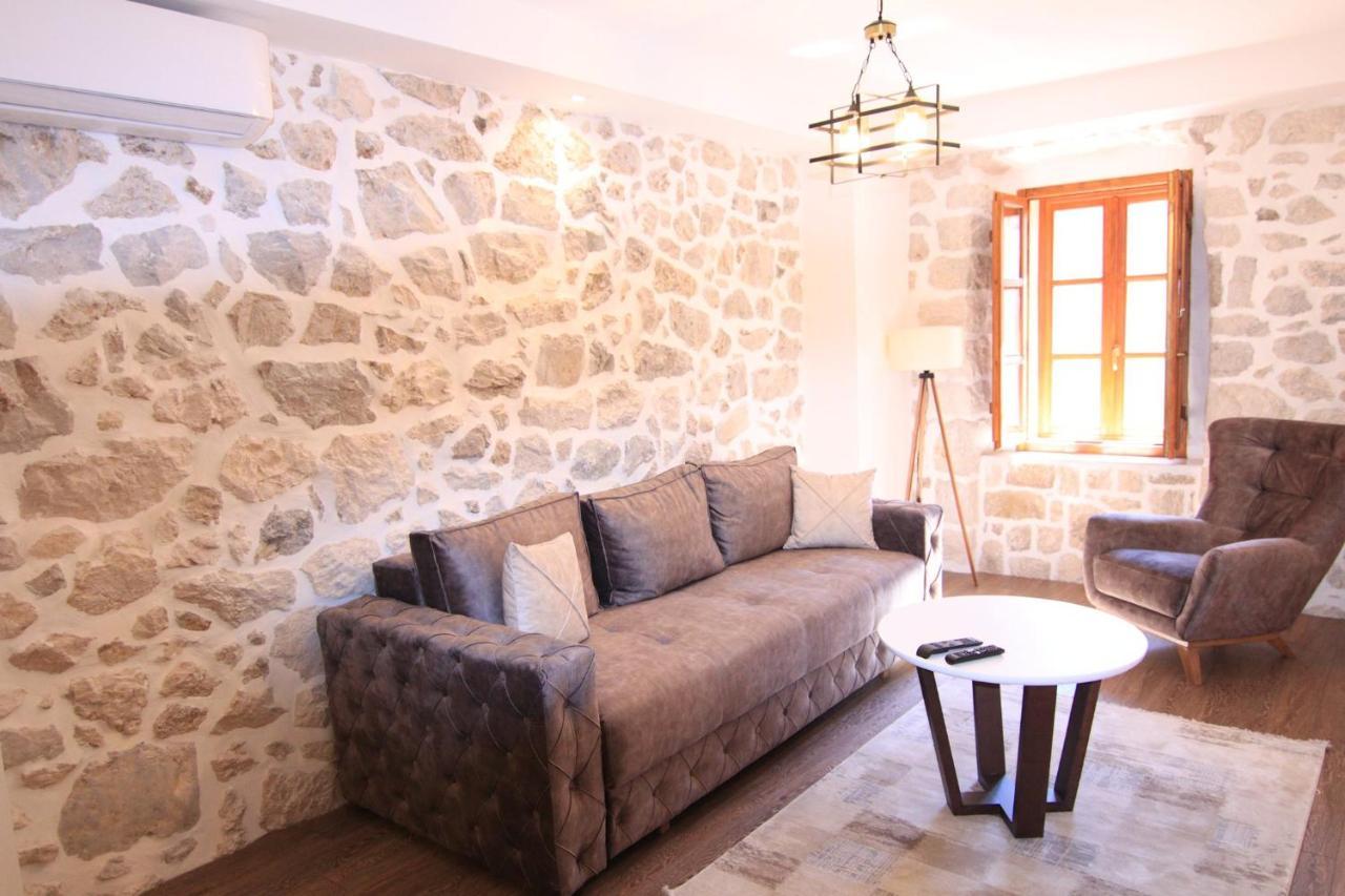 Apartmani Fantasia Τσέτινιε Εξωτερικό φωτογραφία