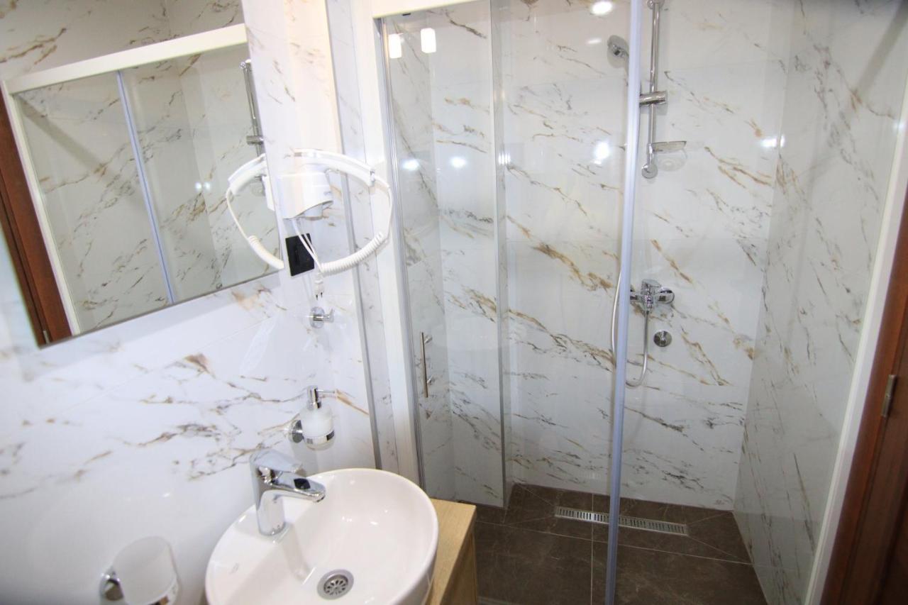 Apartmani Fantasia Τσέτινιε Εξωτερικό φωτογραφία