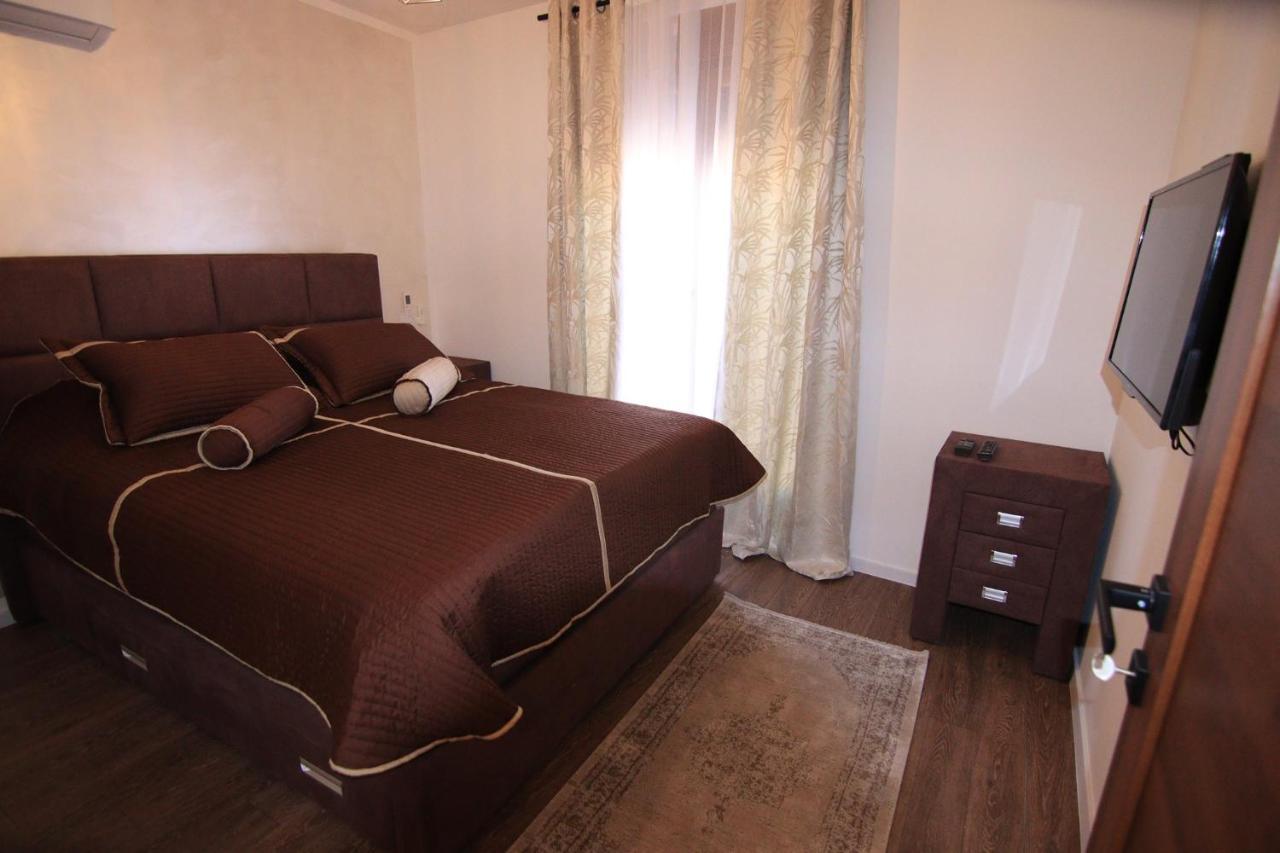 Apartmani Fantasia Τσέτινιε Εξωτερικό φωτογραφία