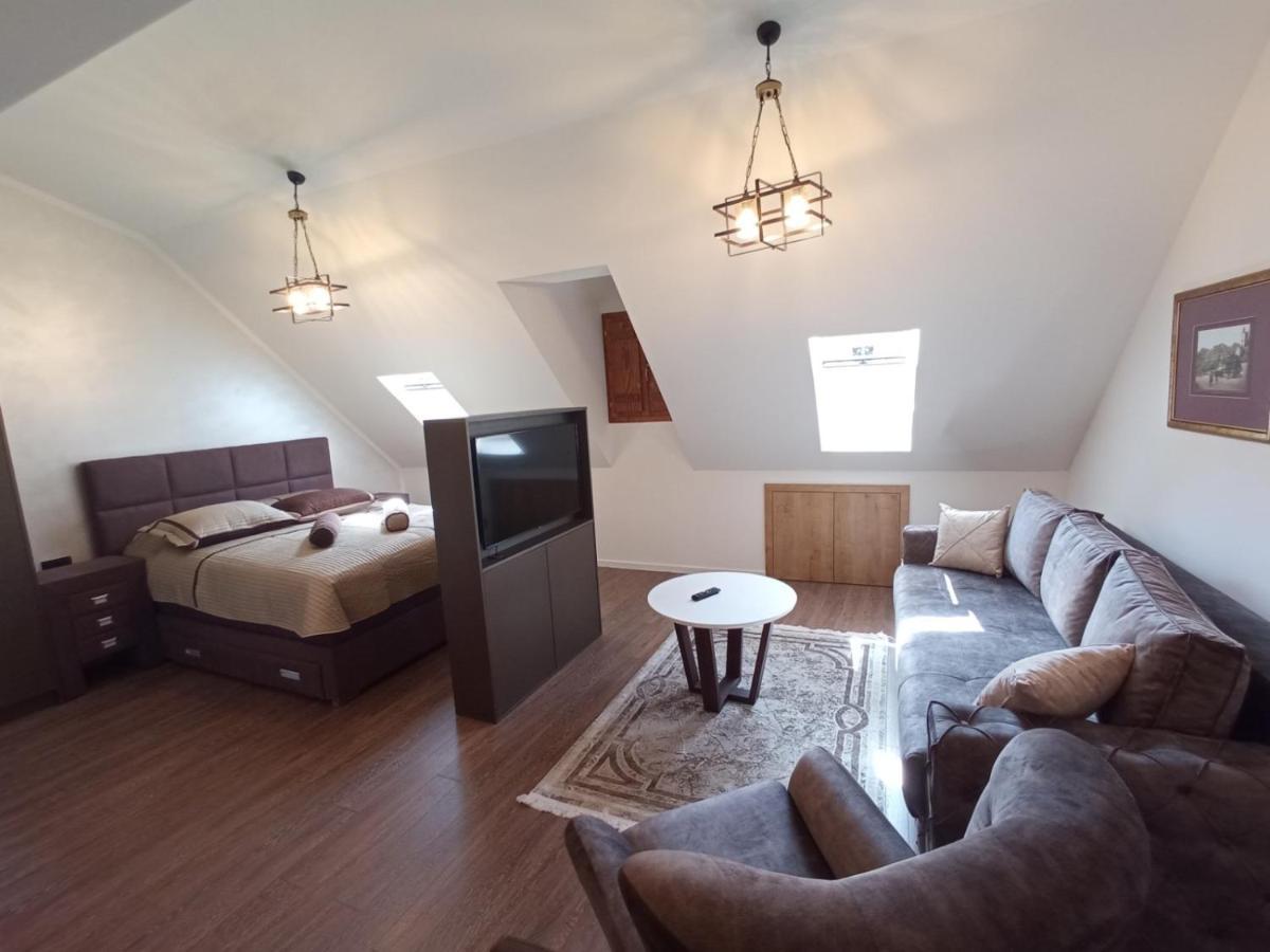 Apartmani Fantasia Τσέτινιε Εξωτερικό φωτογραφία
