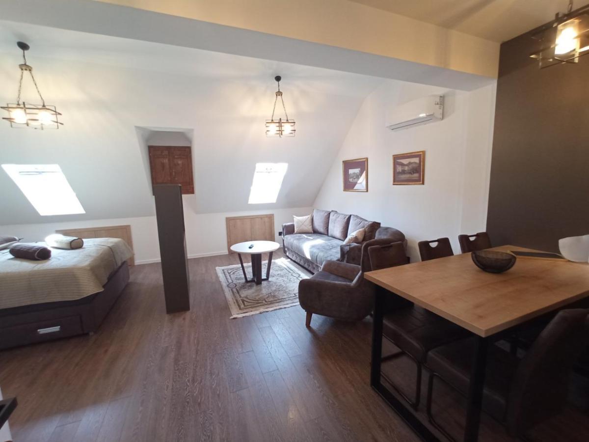 Apartmani Fantasia Τσέτινιε Εξωτερικό φωτογραφία